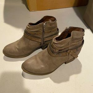 Stylish Tan Ankle Boots for Women